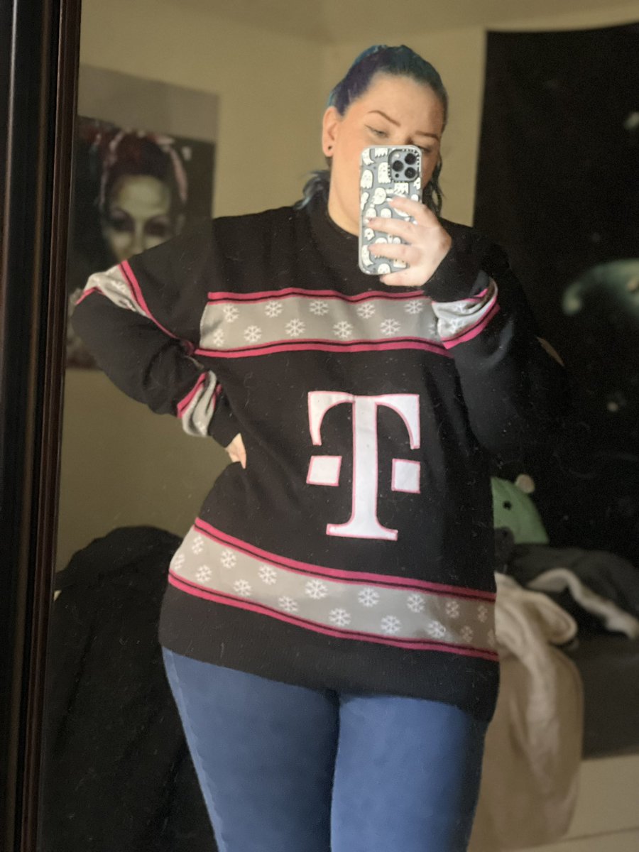 MagentaAlexOK's tweet photo. Cuuuuute #teammagenta #TMobileTuesdays @TMobileGear https://t.co/Kyfil0twLs