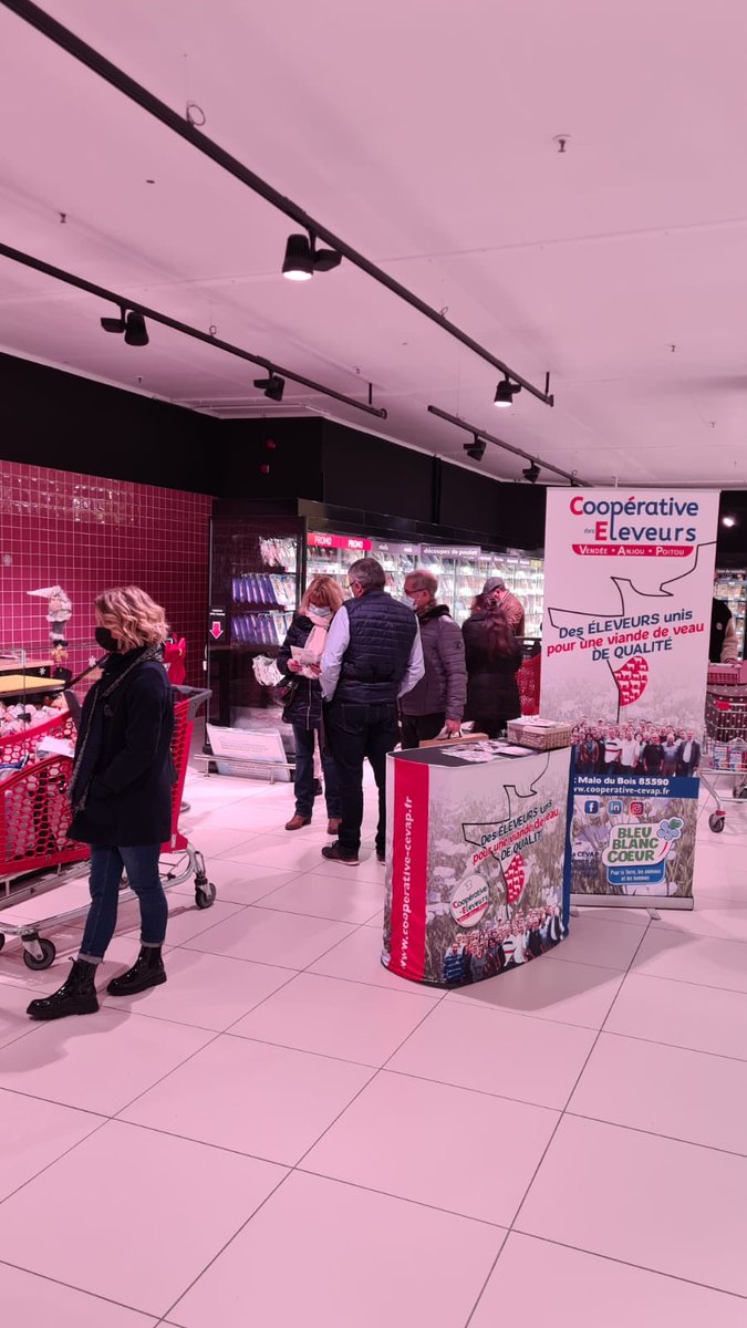 Nos #éleveurs au #AUCHAN de #Chambray les Tours expliquer leur métier d’éleveurs de veau ⁦<a href="/BleuBlancCoeur/">Bleu-Blanc-Coeur</a>⁩ en toute #transparence.
#local  #alimentationsaine 
⁦<a href="/Auchannews/">Auchan Retail</a>⁩  ⁦<a href="/AUCHAN_France/">Auchan</a>⁩ 
⁦<a href="/PascalPaquier/">Paquier Pascal</a>⁩ 
⁦<a href="/MeriauJp/">J P Mériau</a>⁩
