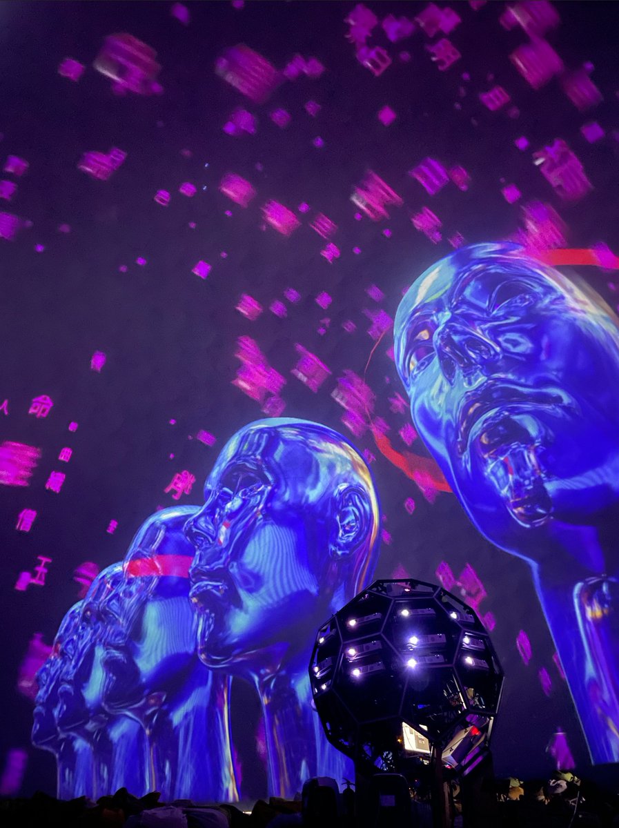 Another one amazing scene made with #touchdesigner by instagram.com/elizabethros__/
for <a href="/AnettaMorozova/">Anetta Morozova</a> live performance at #Planetarium1 St. Petersburg 

<a href="/1null1/">TouchDesigner</a> #projection #mapping #human #show