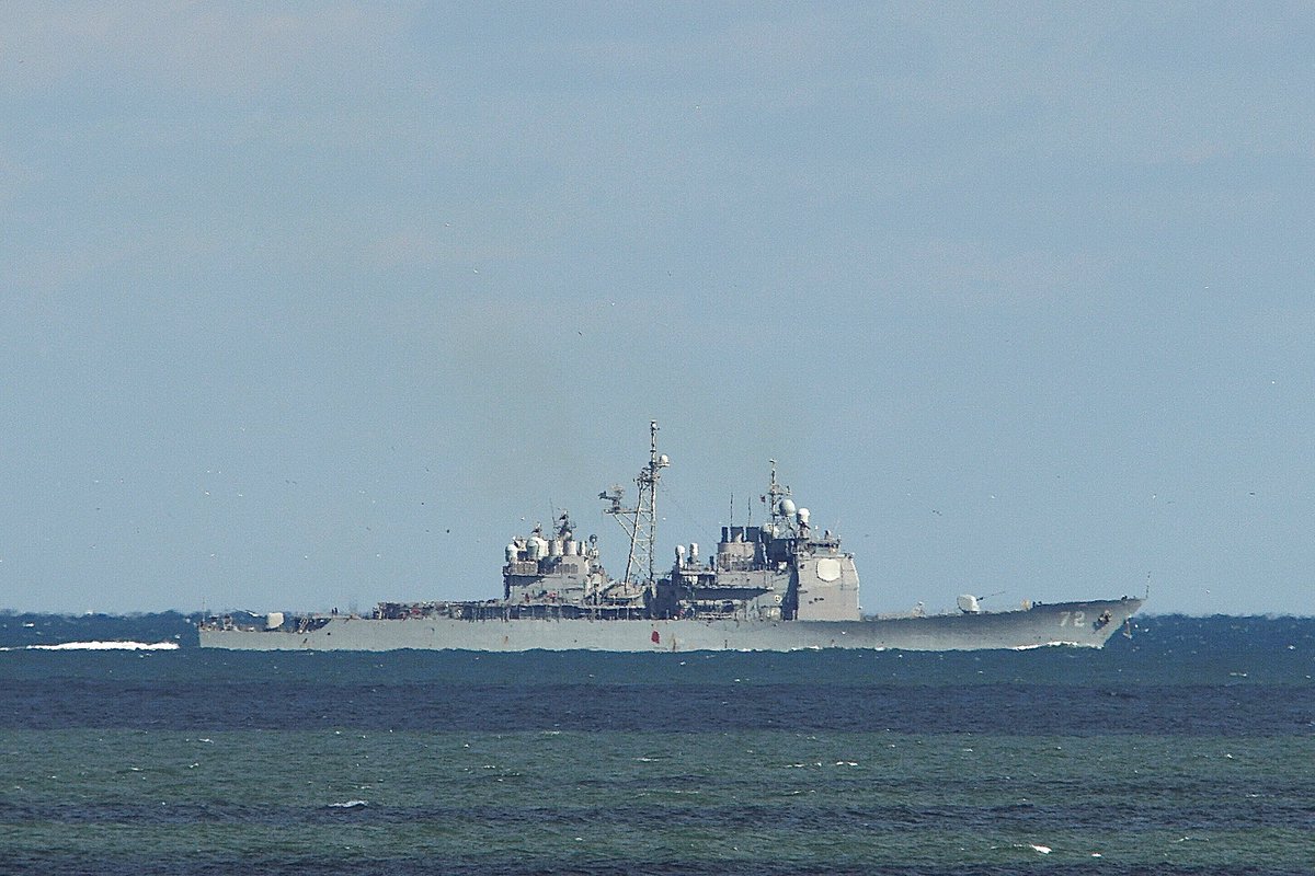 The USS VELLA GULF (CG-72) 🇺🇸 Ticonderoga-class guided missile cruiser in the South East Sea Lane, four miles off the coast of Virginia Beach. #USNavy #USSVellaGulf #CG72 #ShipsInPics