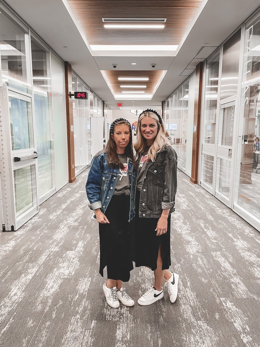 Game Day with #RISDLitandInt <a href="/mrskelseysinger/">Kelsey Singer</a> and I love a matching situation! #risdpoweroflove
