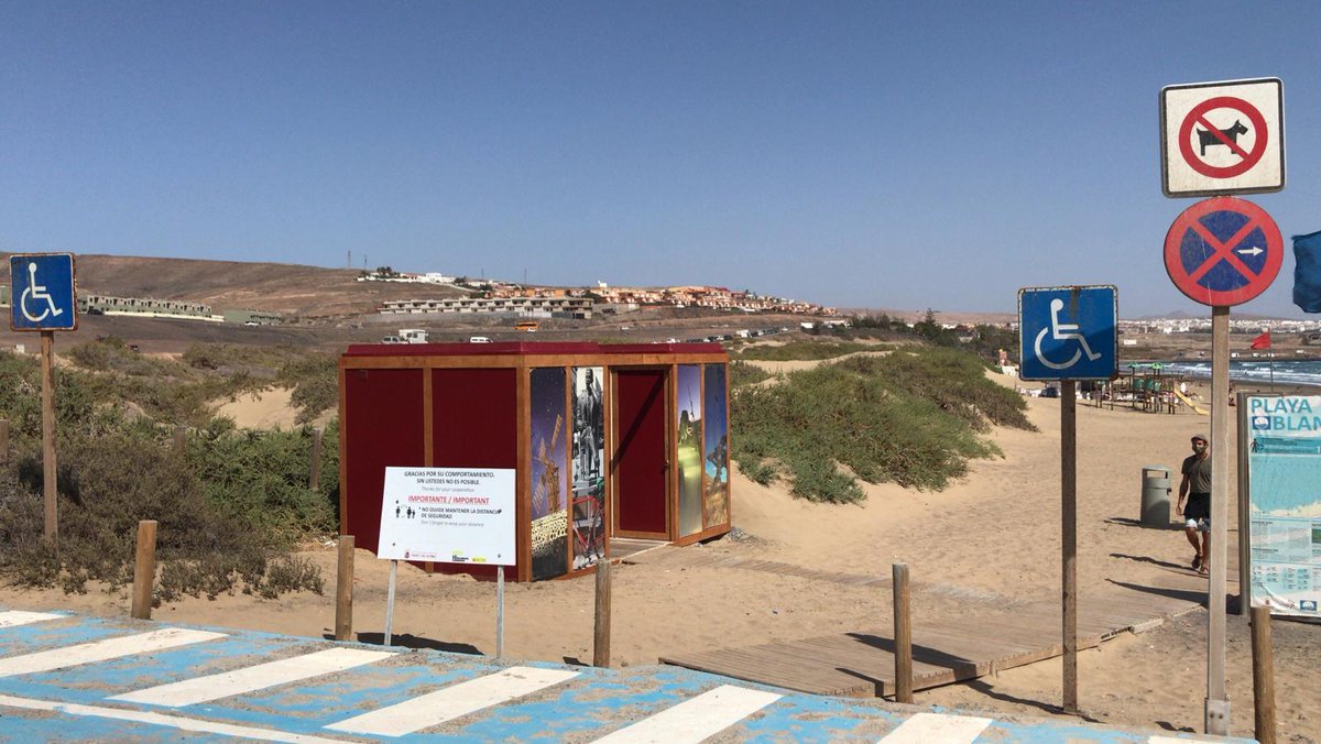 PuertoRosario's tweet photo. ❗️ Informamos del corte temporal de los #Servicios de la zona sur de la playa de #PlayaBlanca con motivo de las #obras de mejora del #PaseoMarítimo. Está prevista la interrupción hasta el 1 de diciembre.
🙏Disculpen las molestias. 
ℹ️ https://t.co/B2HQbR5KX5 https://t.co/kjQRkh9VV4