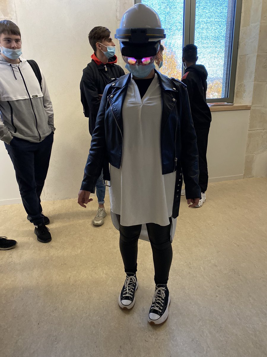 CampusBTPNumOcc's tweet photo. Nous co-organisions l’événement « Le #numérique dans le #bâtiment » avec la @GERSCCI. Les pros du #btp &amp; 2ndBacPro du @Lyceelegarros ont pu découvrir la réalité mixte, la réalité virtuelle, le drone, le scanner 3D et la maquette numérique, au cours d’une conférence et d’ateliers. https://t.co/4tnTL7utN4