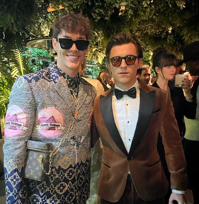 homecominqs's tweet image. #FREETOM