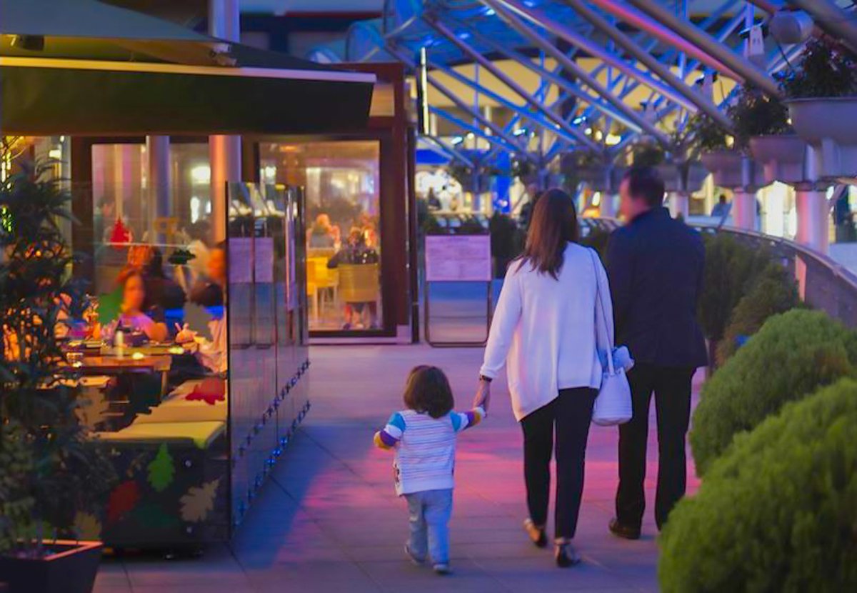 Abran paso que llega otro súper finde repleto de planes! 🌈 Aquí van algunas ideas para disfrutar de un finde pasado por agua
✔️ Sesión de cine y palomitas
✔️ Partida de bolos y gofre de chocolate
✔️ Cenita en familia en un restaurante
✔️ Tarde de atracciones y chocolate caliente