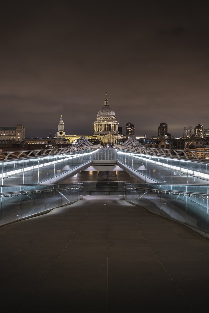 LEEFilters's tweet photo. Simon Garratt 
St Pauls Cathedral
📍 #London #UK
📷  @canonuk EOS90D
⭕ @SigmaImagingUK  17-50mm f2.8 @ 26mm
⚙️ f8 / ISO200 / 10s
⬛ #LEEFilters #LEEElements Circular #Polariser
🖥️  Lightroom with only minor adjustments.
🔗 https://t.co/n5Gn91UI4r https://t.co/H4wFIbHOav