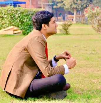 i_AhsanMalik's tweet photo. Me waiting for the *ayashi* my parents promised me after matric fsc exams. https://t.co/5wi02KXfut