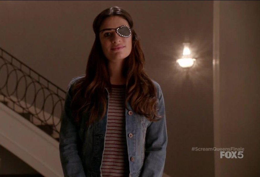 Henrysouzah's tweet photo. A revelação da ex-Glee (cujo eu tenho ranço até hj) como a assassina da 1 temporada foi muito óbvia, desde o 2-3 episódio dava pra perceber que era ela, e na própria abertura já revelava tudo

nem um bom mistério esse vi4do do Ryan Murphy sabe fazer direito
#ScreamQueens https://t.co/nDppqueiX4