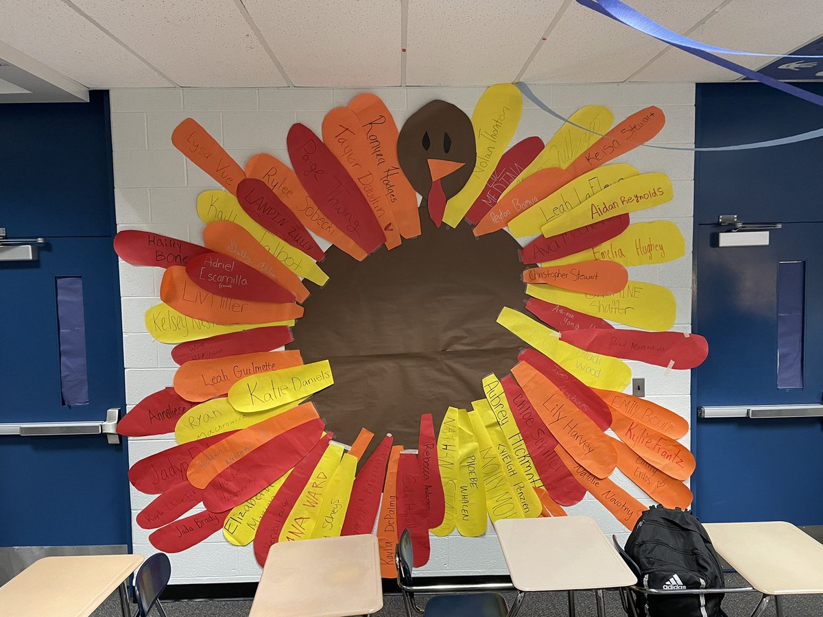 brandonlinkcrew's tweet photo. happy thanksgiving from link crew! #BHSCrew https://t.co/7shQ7Q59UD
