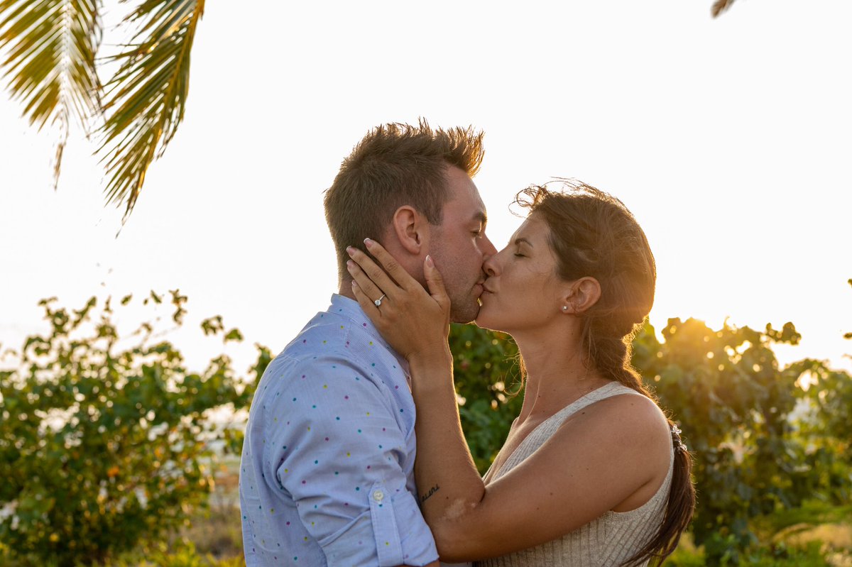 Un bacio infinito ❤️ ha detto SÌ💍

An endless Kiss ❤️ She said YES💍