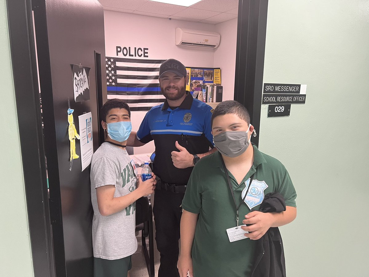 When you finish your lesson on community helpers and you go see Officer Messenger. To my students all police officers are rockstars! @SchPoliceChief <a href="/MDSPD/">Miami-Dade SchoolsPD</a>