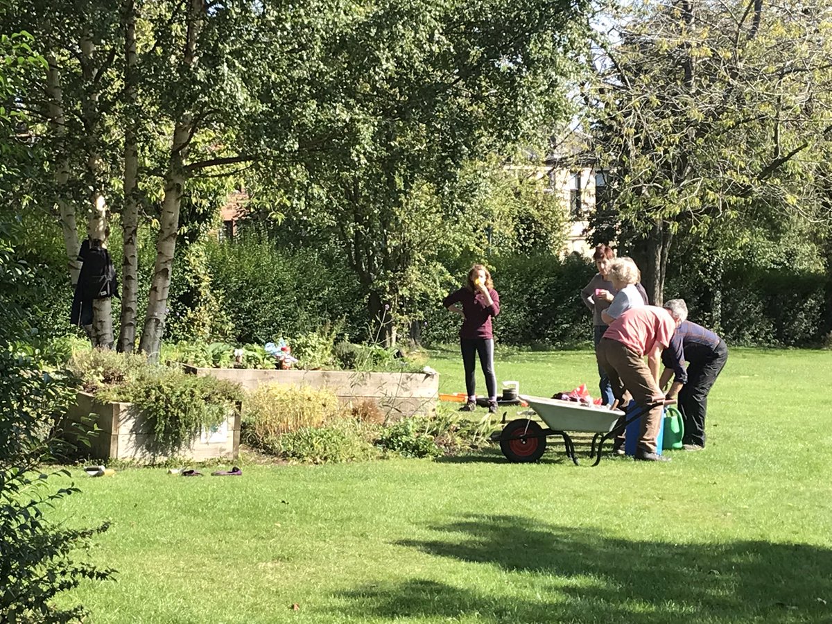 Grow_73's tweet photo. Thank you to @TNLComFundScot for supporting our Bee Line project. We are so grateful as we are transforming our community to be more aware about the need to help care for our biodiversity. #ThankToYou #BeeLine #greenspace #GreeningCamglen #volunteer #biodiversity https://t.co/pEGkBed3kw