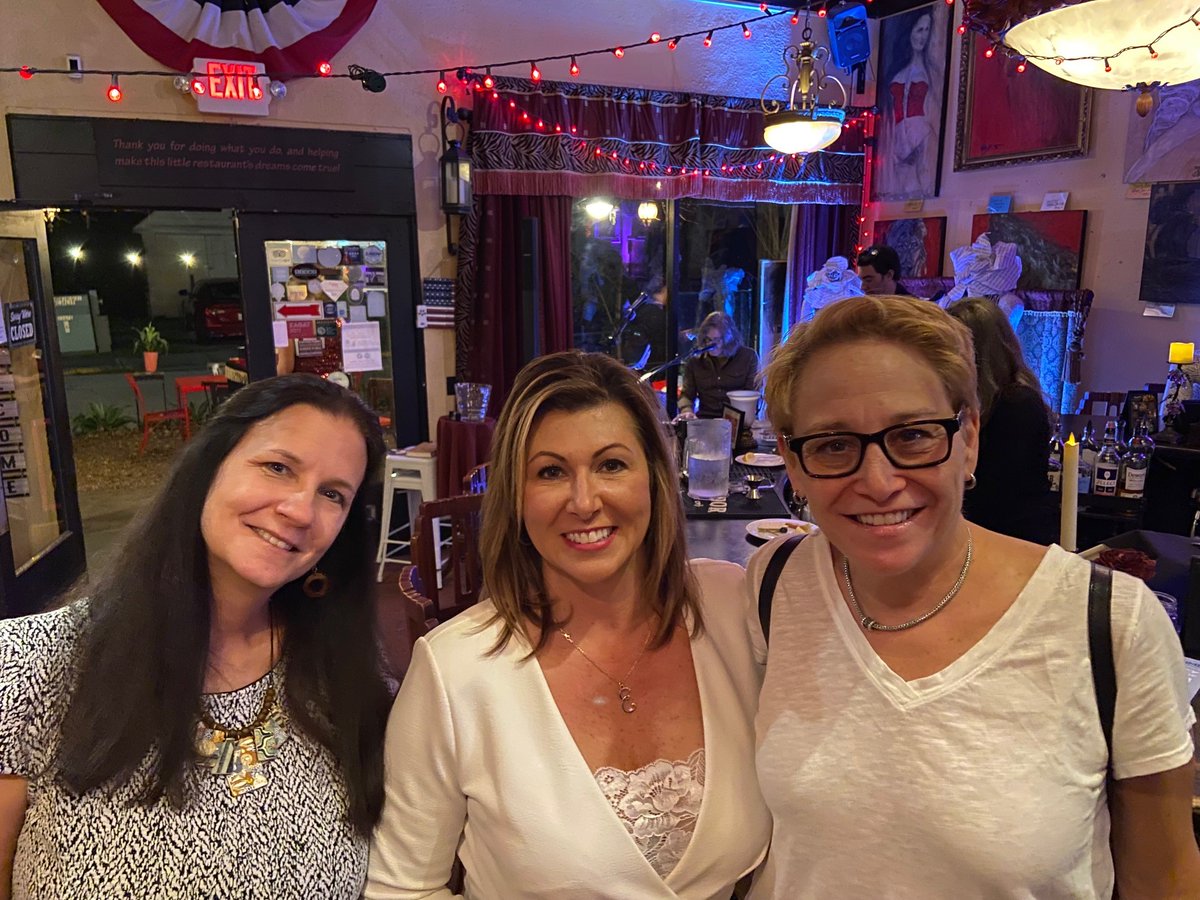 DeanMeadLawFirm's tweet photo. Attorneys Vicki Berman and Anna Long joined @creworlando last night at their Sponsor Appreciation Event. Dean Mead is proud to be a #sponsor of #CREWOrlando and support such a great organization! https://t.co/MqFupxBLjm