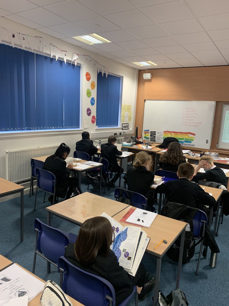 MissSmithLangs's tweet photo. some of my fabulous readers this week taking part in #DropEverythingandRead and s3 even opted for an audiobook of The BFG @BishopbriggsAC @LiteracyAmb_BA 📚 https://t.co/KpzIHNv0Eg