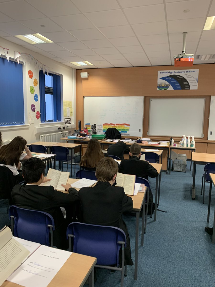 MissSmithLangs's tweet photo. some of my fabulous readers this week taking part in #DropEverythingandRead and s3 even opted for an audiobook of The BFG @BishopbriggsAC @LiteracyAmb_BA 📚 https://t.co/KpzIHNv0Eg