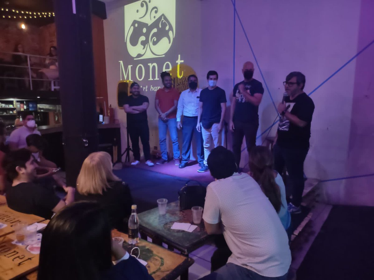 iKeFer's tweet photo. Anoche graduamos en #LapsusComedy al primer grupo de nuevos comediantes que tomaron nuestro taller. Fue lindo ver que no nos hicieron quedar mal @Nanni_An https://t.co/UDQbAvYoos