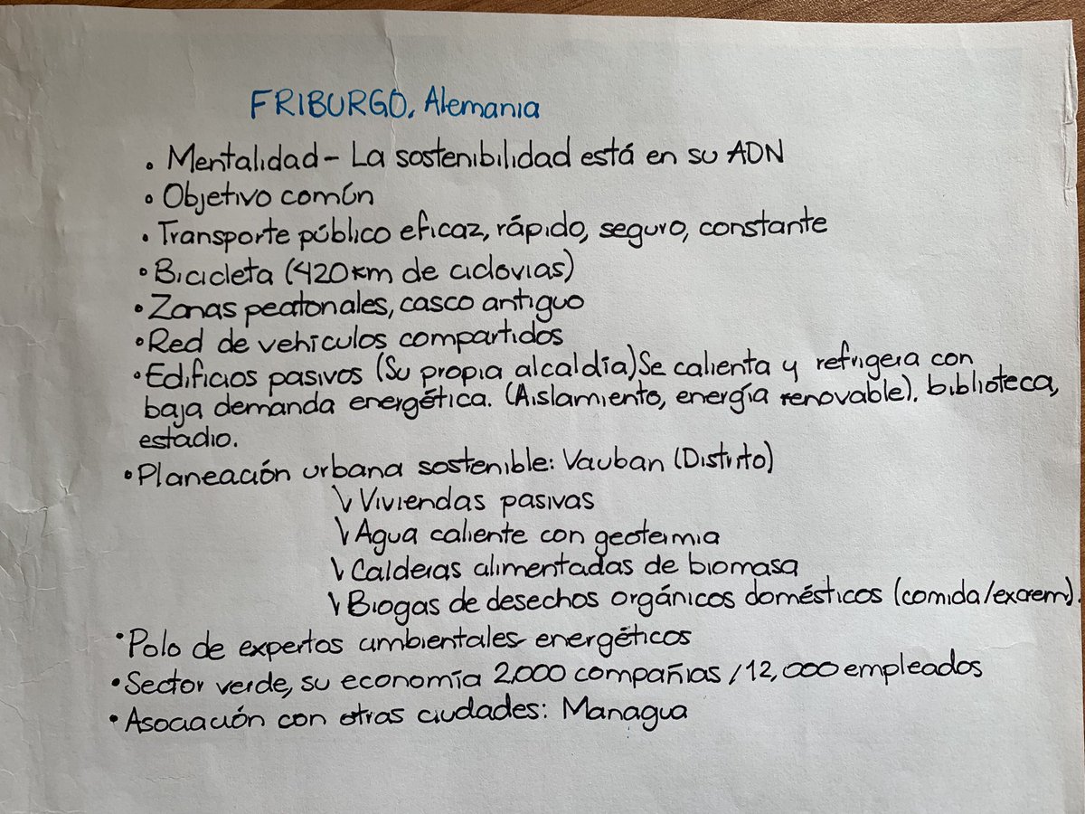 cromo's tweet photo. RT @NoemiMagram: “Los zurdos escriben con letra horrible”

-Los zurdos https://t.co/uVKy4sWvzm