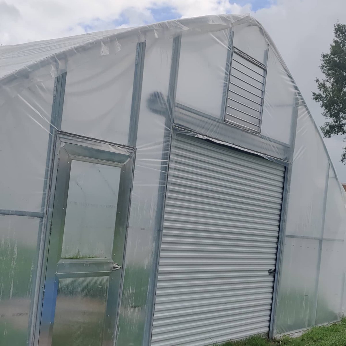 RenewRichmond's tweet photo. We are thankful to the Virginia Outdoors Foundation for awarding Renew Richmond $25,000 to support Farmstrong #CommunityFarm! If you are able, we would appreciate any donations to our farm fund at https://t.co/ybgEocQRHx to support our efforts to acquire and develop the farm. https://t.co/1xIf27sX0L