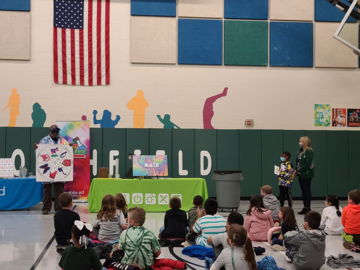 SarahD984's tweet photo. Magic of Science part 3.. I see @mrs_harmon5 playing along today. @NFSquirePride  @NorthfieldPta https://t.co/8zcE57vpD4