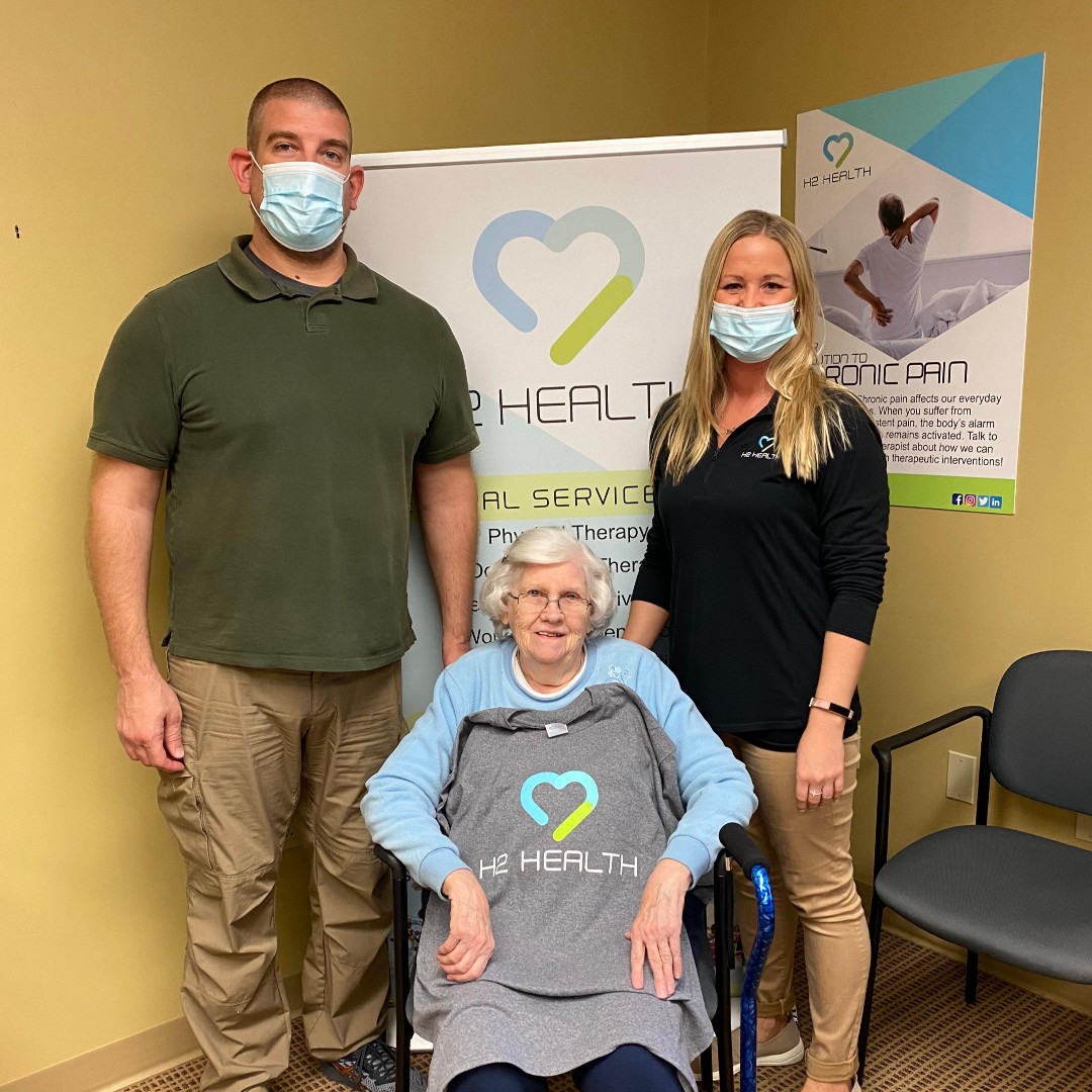 h2healthrehab's tweet photo. Fridays are extra special when patients graduate from therapy! Melissa and Rob at our Plains, PA clinic helped their patient get back to the life she loves through #PhysicalTherapy and #OccupationalTherapy β€οΈ
#H2Health #DareToMakeADifference https://t.co/V4GWPy2nhm