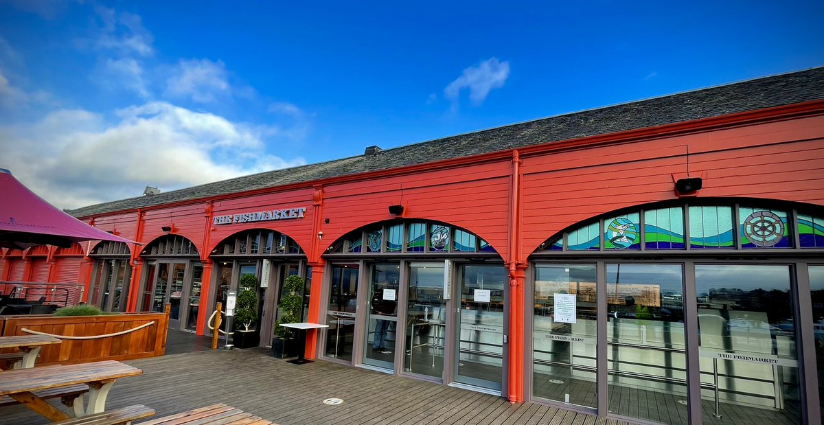 WindyWilson88's tweet photo. Not much weather chat the day guys. Busy. Busy. Busy. But had time for fish & chips fae the @TheFishmarketNH at #NewhavenQuay for lunch
#TheFishMarket #FishAndChips #AlfTupper #Berliner https://t.co/9dCc29Et7W