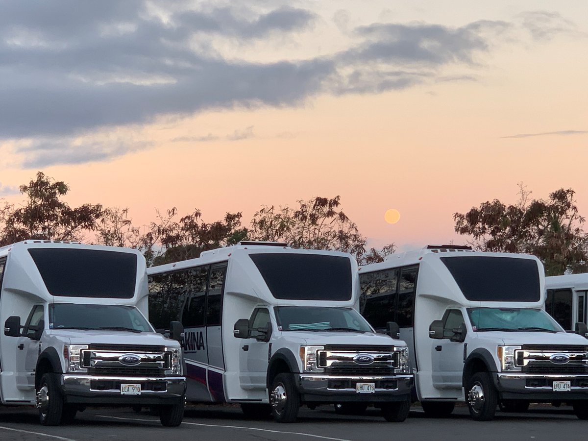 AkinaTours's tweet photo. Did you stay up to catch the lunar eclipse last night? The moon is still out and bright early this morning and hanging out right above our buses. 🌚 🌝 https://t.co/oVlIRn6rM6