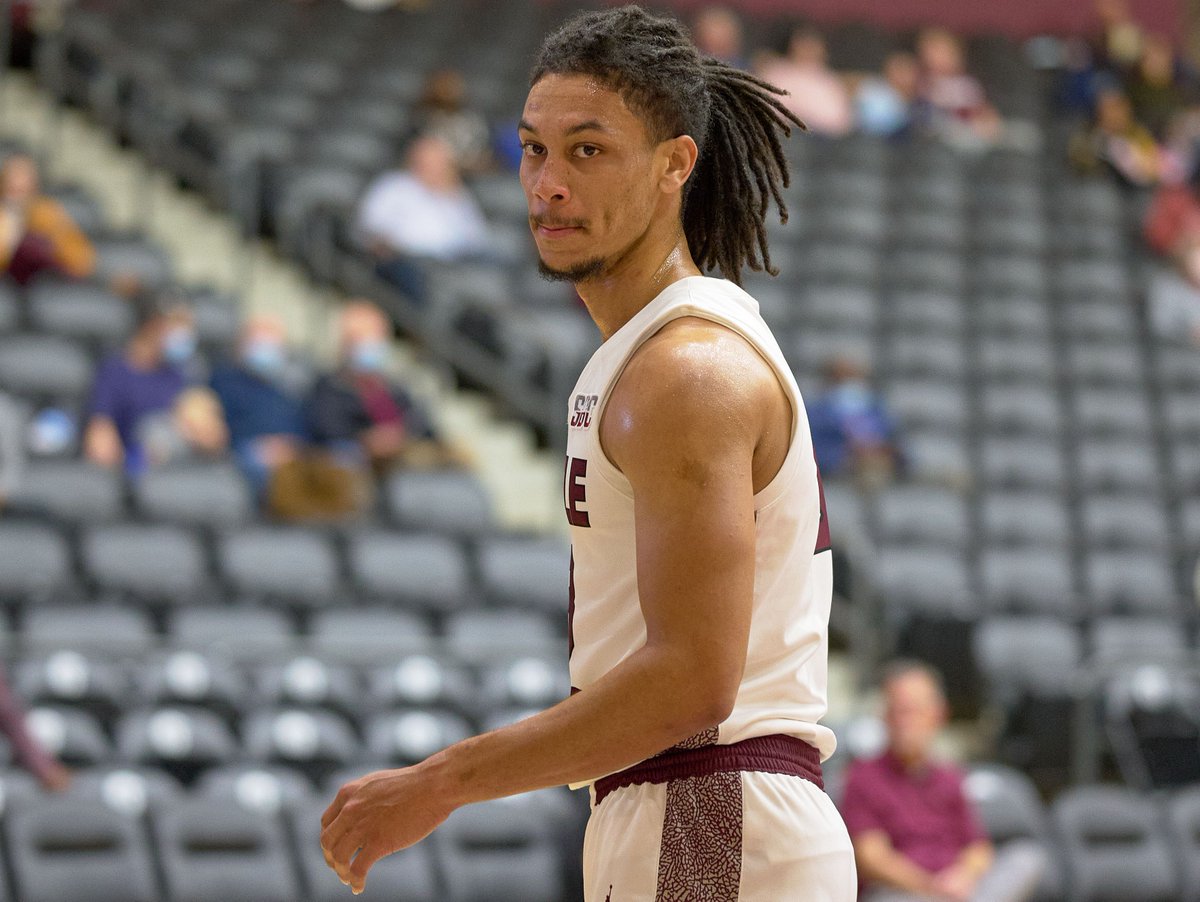 Talk about a 🔥  start to the year for <a href="/Isaiahpalermo1/">Isaiah Palermo</a>.

The junior makes his return to Florida ranking 6️⃣ th nationally in field goal percentage at 79.2%, making 19 of his 24 shots over the last three games.

#LittleRocksTeam