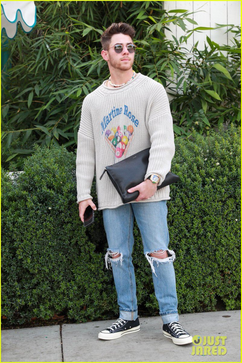 jbrosnews_media's tweet photo. Nov 17th: Nick Jonas leaving a business meeting at the San Vicente Bungalows in West Hollywood, CA. (via Just Jared) https://t.co/Q5KAWoZ5Qd