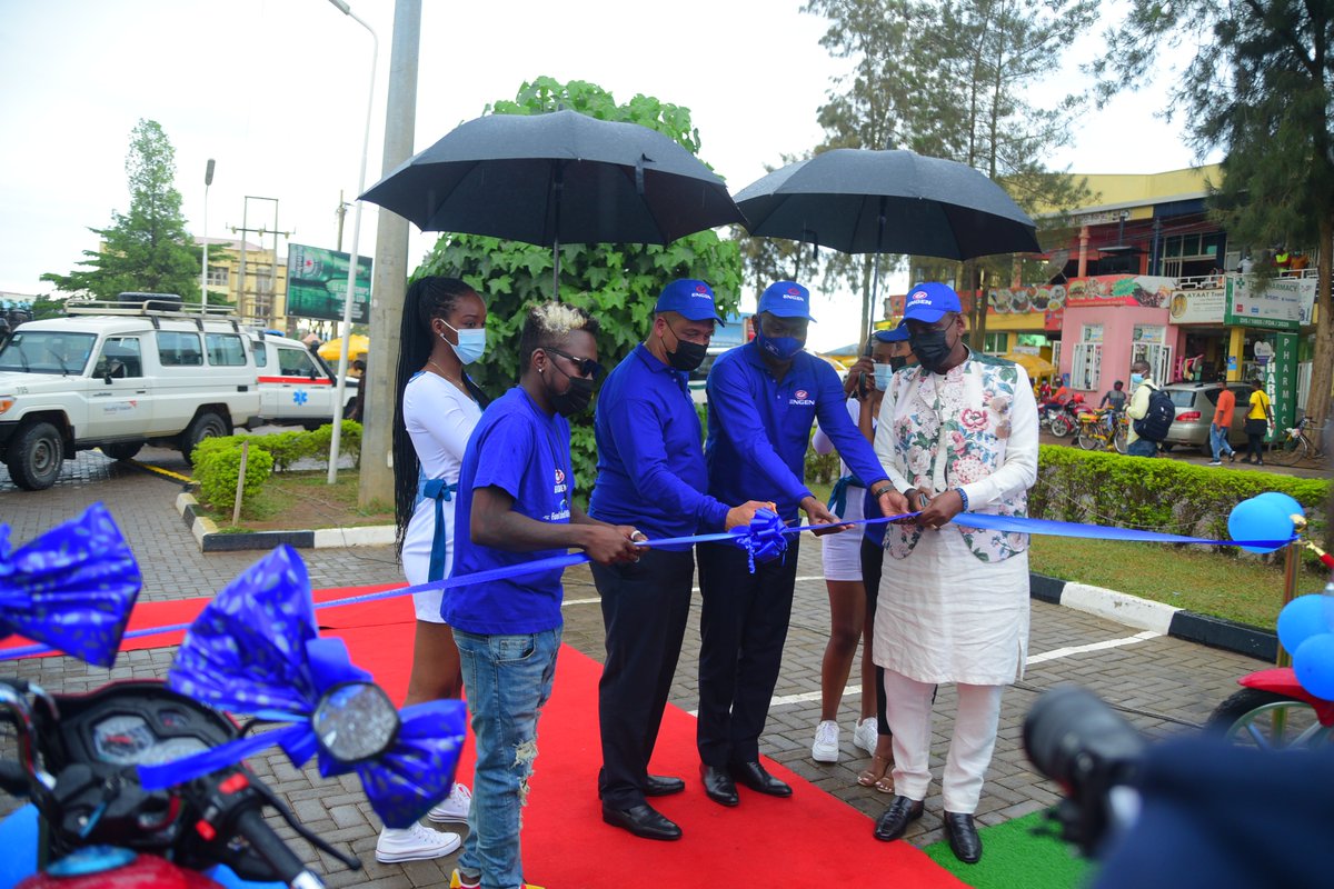 VivoEnergyRw's tweet photo. "NA ENGEN NDI CHEF W'UMUJYI"
#withengenirunthecity #naengenndichefwumujyi #withusyouarenumberone #engenstations #fuelingyourfuture #cleanfuel #qualityfuel #myfuelmypride #visitrwanda https://t.co/55dySqFw9I