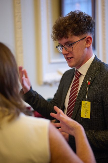 DLSjsy's tweet photo. #DLSArt in action with our fantastic #DLSAlumni, Pierce Haley; recently graduating with Distinction following studies in Jewellery and Silversmith, he was commissioned to design and create this stunning tiara for the new Lady Mayoress, wife of the Mayor of London #DLSInspired https://t.co/pkuPfFbtki