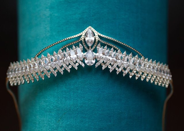 DLSjsy's tweet photo. #DLSArt in action with our fantastic #DLSAlumni, Pierce Haley; recently graduating with Distinction following studies in Jewellery and Silversmith, he was commissioned to design and create this stunning tiara for the new Lady Mayoress, wife of the Mayor of London #DLSInspired https://t.co/pkuPfFbtki