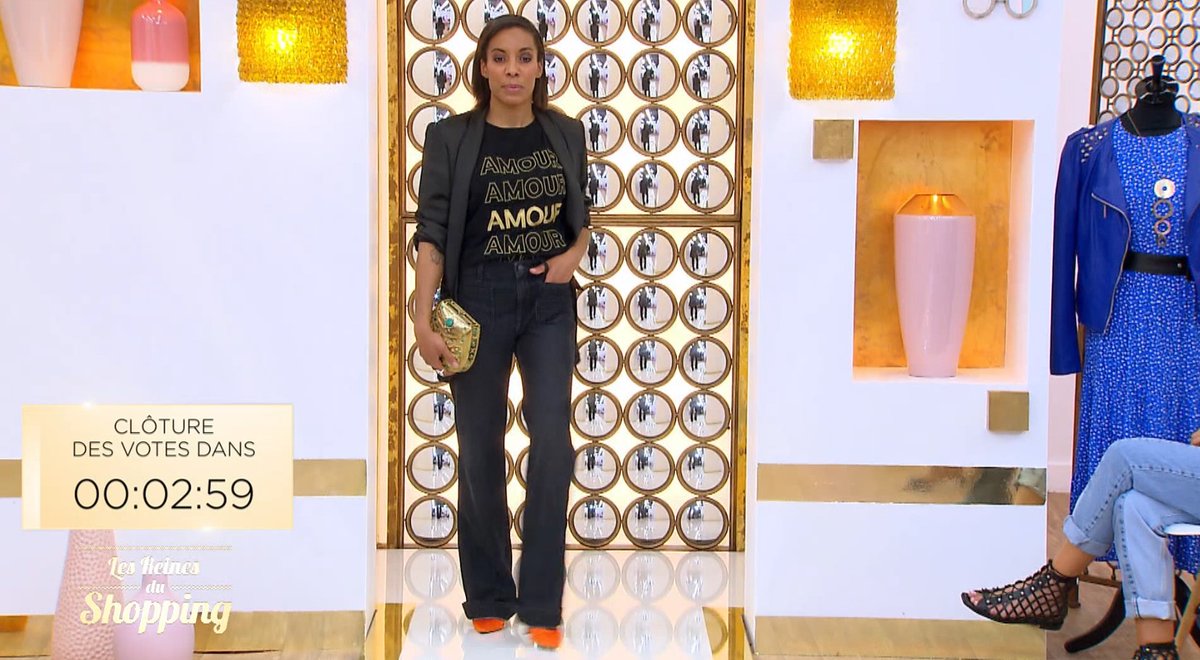 Sortez vos téléphones !
Vous avez 3 minutes pour noter le look de Candice, en envoyant un tweet avec #LRDSVOTRENOTE
#LRDS