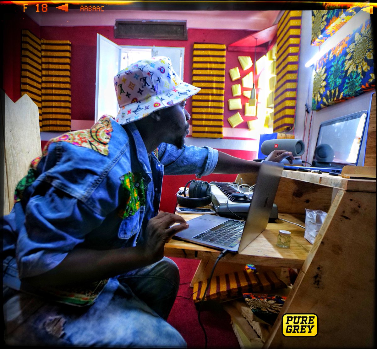JWats__'s tweet photo. I'm open for bookings, studio sessions, Beats, music production, songwriting, deejay drops, voice overs and radio ADs, movie and sound scoring.
Hit me up, let's work🔥🌡️ https://t.co/ZH0ClwwTBu