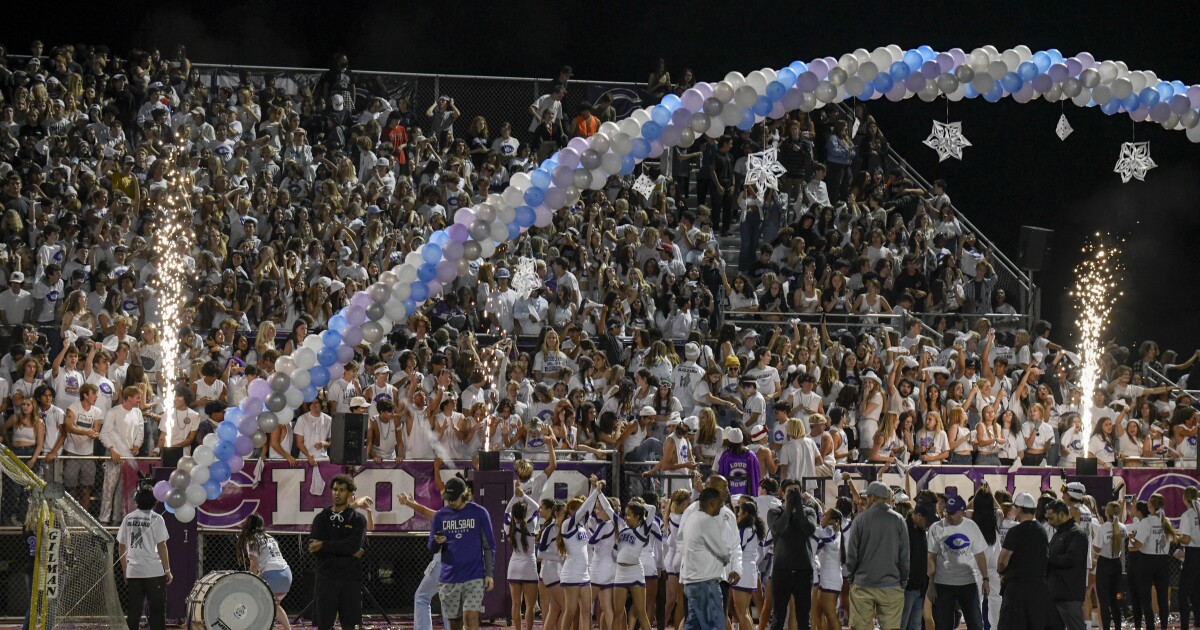 Column: Football fans should go see Cathedral-Carlsbad title game dlvr.it/SCqQzF