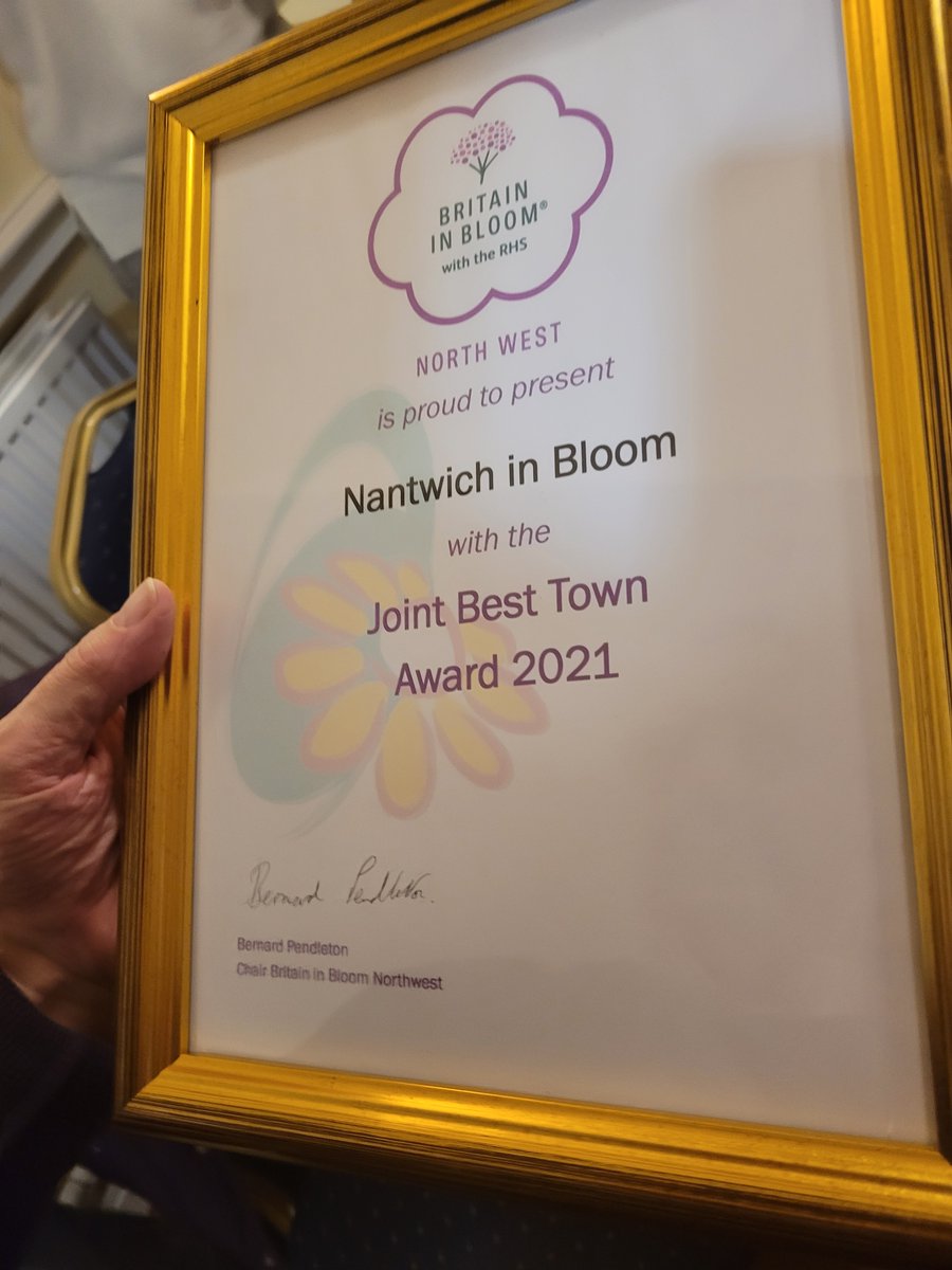 1/2 The results are in......

We are delighted to announce that not only did we receive a Gold Award in the Town Category, Northwest In Bloom also presented us with a Joint Best Town Award for 2021 🥇🍾