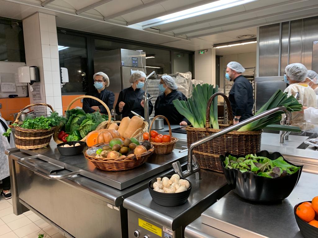 De_Lavalette_B's tweet photo. C'est parti pour la nouvelle édition du concours MasterChef! 1 moment convivial que j'organise chaque année pour nos agents, ds le cadre de ma politique RH en faveur du bien-être au travail! Des équipes mixtes, 1 compétition handi-accueillante, 1 vrai moment de cohésion d'équipe! https://t.co/o3o6Y3qKnX