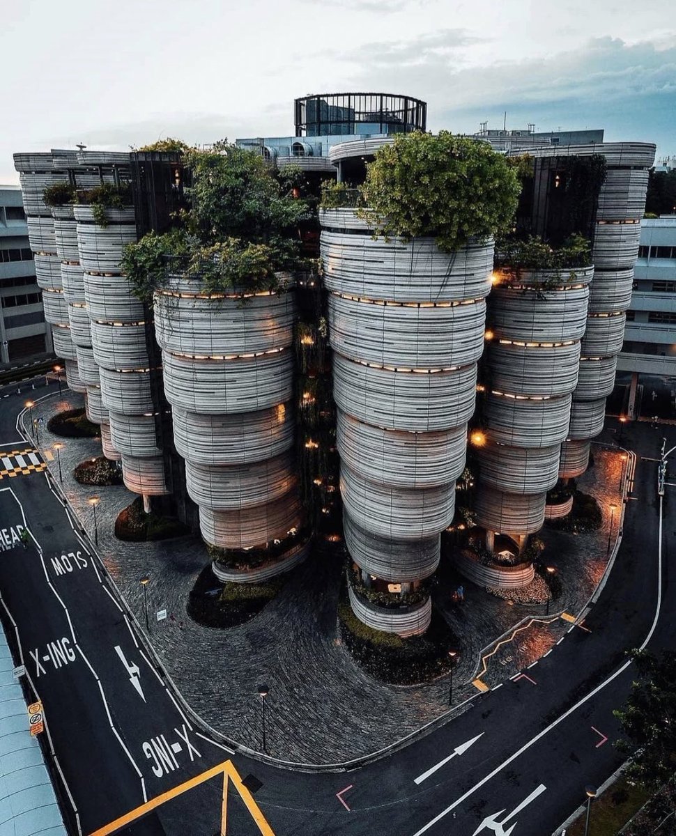 H2488288's tweet photo. Singapore’s wonderful architecture, which one do you like .🧐 https://t.co/sq9vjrgu3v