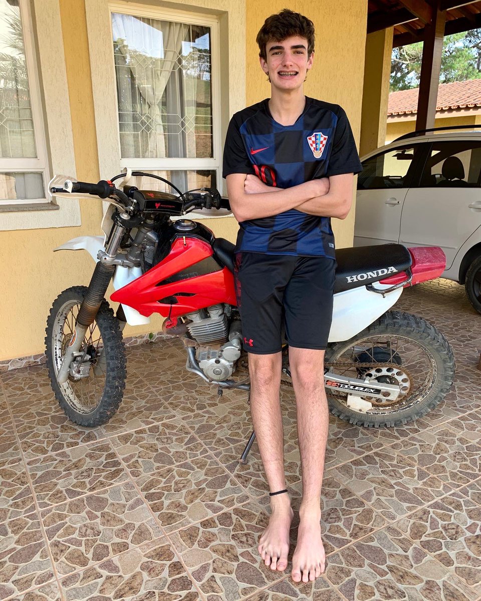 thomaspvsul's tweet photo. nosso filho faz 18 hj! q alegria vê-lo crescer. Deus é bom! https://t.co/l8prIUHM1L