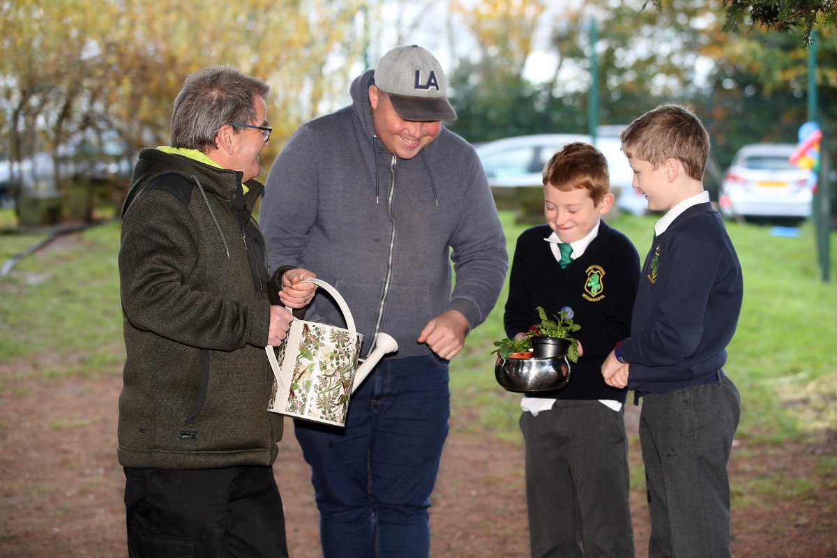 Delighted to donate 90 plants from the <a href="/praxiscare/">Praxis Care</a> Conlig Gardens day service to the P4 children at Bangor Central Integrated Primary School <a href="/BCIPSPrincipal/">Bangor Central IPS</a>. I hope the kids enjoy them and thank you for being so welcoming to Kevin, Eoighan &amp; John who delivered them with our staff