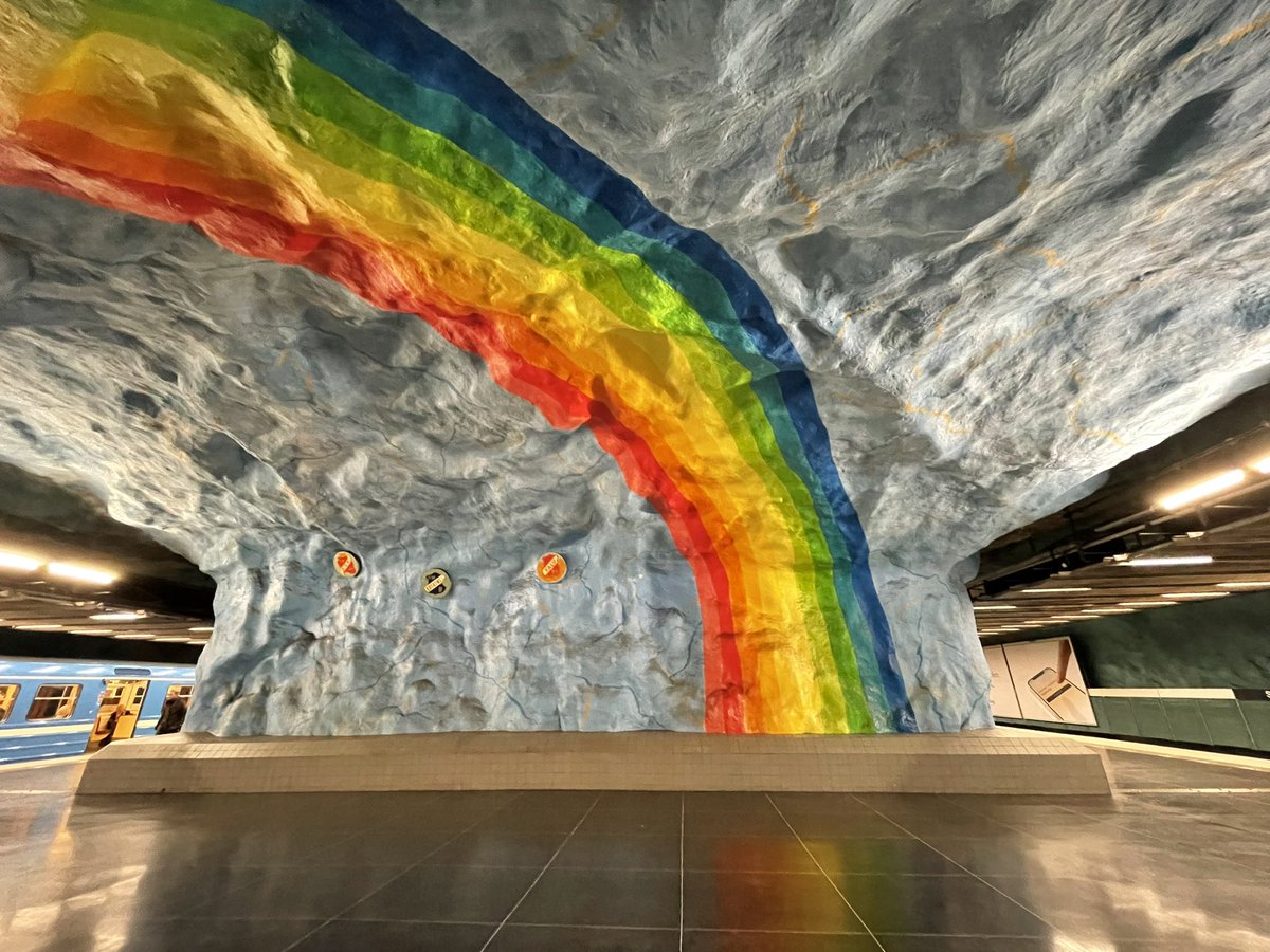 chaosmacken's tweet image. Tunnelbana och solnedgång. 🌈🌅