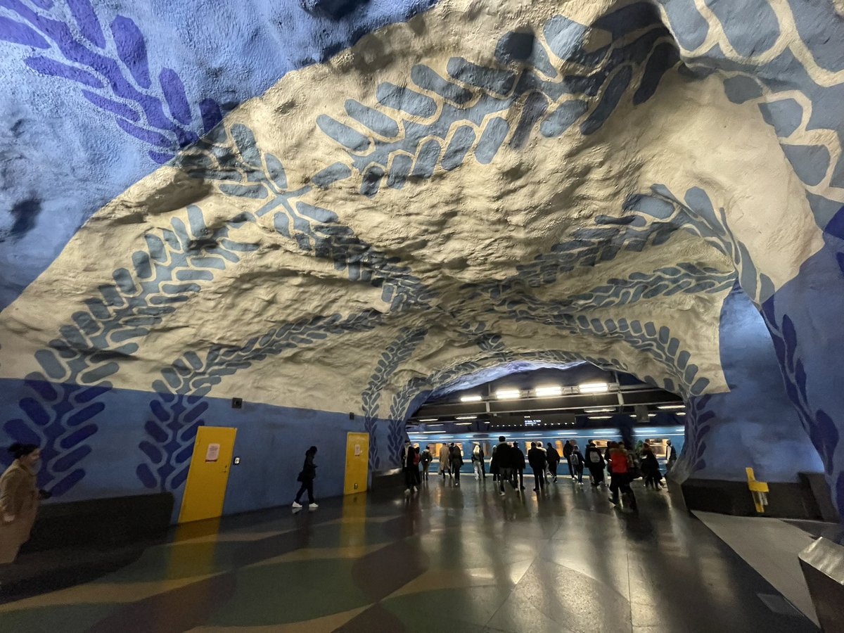 chaosmacken's tweet image. Tunnelbana och solnedgång. 🌈🌅