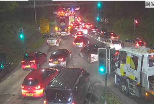 TrafficWalesS's tweet photo. Congestion⬇️

#A470 travelling Southbound between Taff's Well and Coryton.

#M4 J32 Coryton Roundabout. 

Allow additional time for your journey if you're travelling this evening. https://t.co/pdBxBMD1te