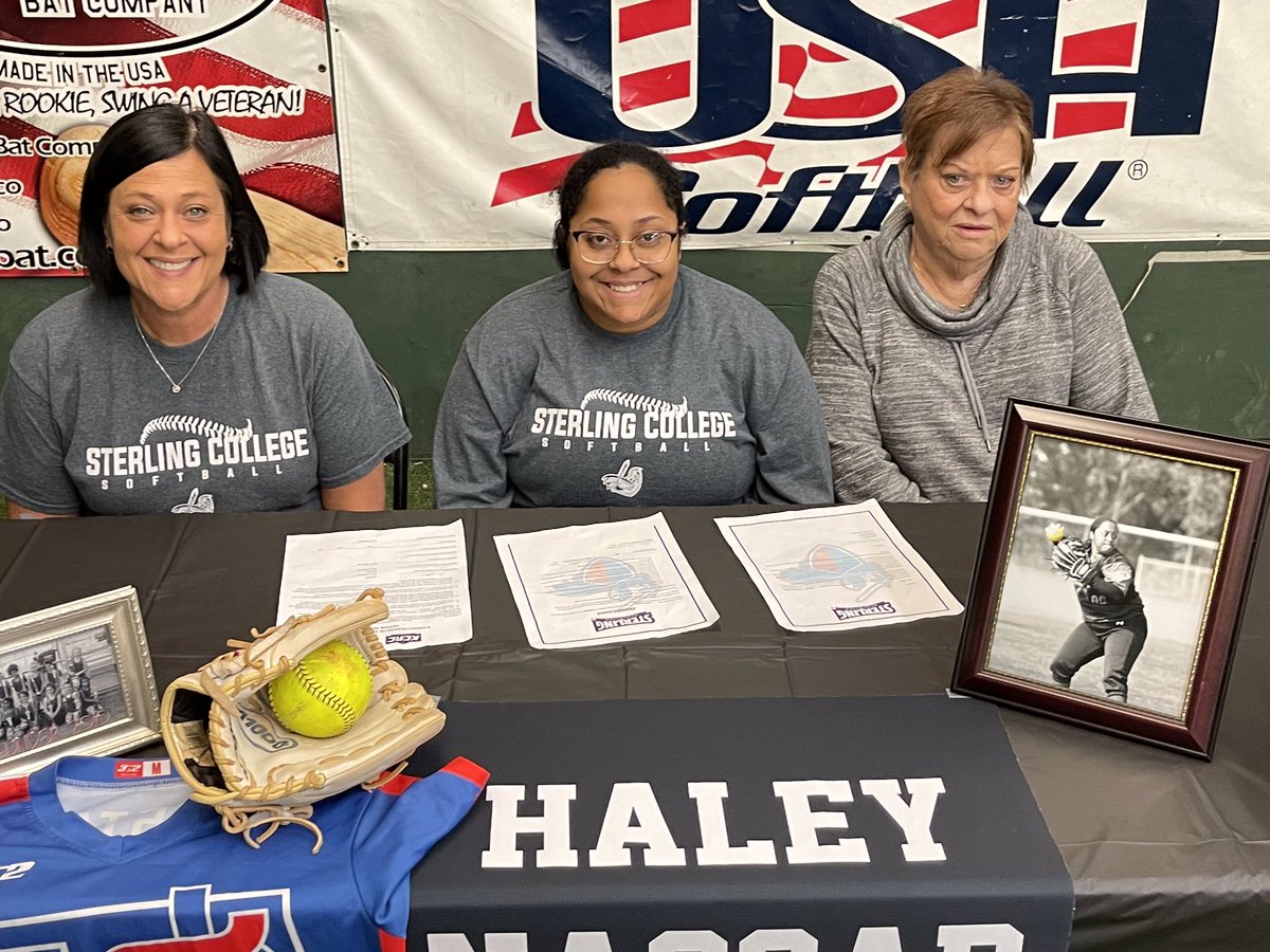 SCWarrior_SB's tweet photo. It’s OFFICIAL!! 🥳 Congratulations to 2022 Haley Nassar on her signing day!! We are so excited to have you apart of our Sterling softball family! https://t.co/YH1OBLcN1h