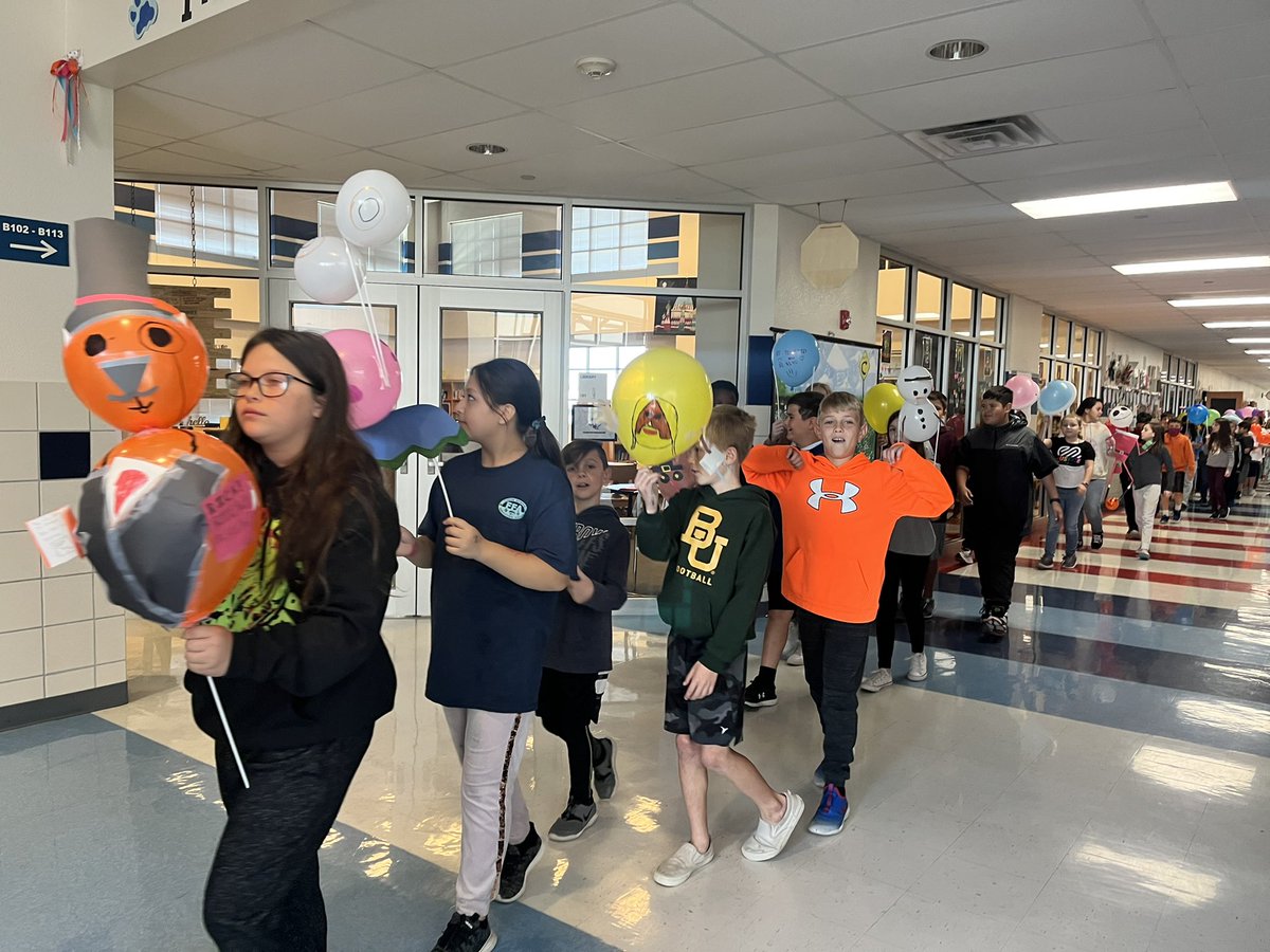 mrsghazzagh's tweet photo. Enjoyed the 5th grade Thanksgiving parade by 5th graders who made their own parade balloons! #ourWHY @chinaspringIS @whitney_ward89 https://t.co/4tk3u0GEan