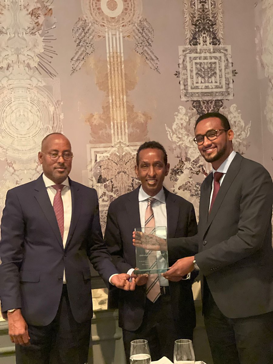 AbdiRahm_Bashir's tweet photo. Honored to have received a distinct service award by H.E @AmbAliSharif1 and grateful for the opportunity to have served the Somali people during my time at @SomaliainUSA. I take with me a wealth of knowledge, valuable memories, &amp; certainty of the bright future of 🇸🇴’s diplomacy. https://t.co/u7pHzi7Duh
