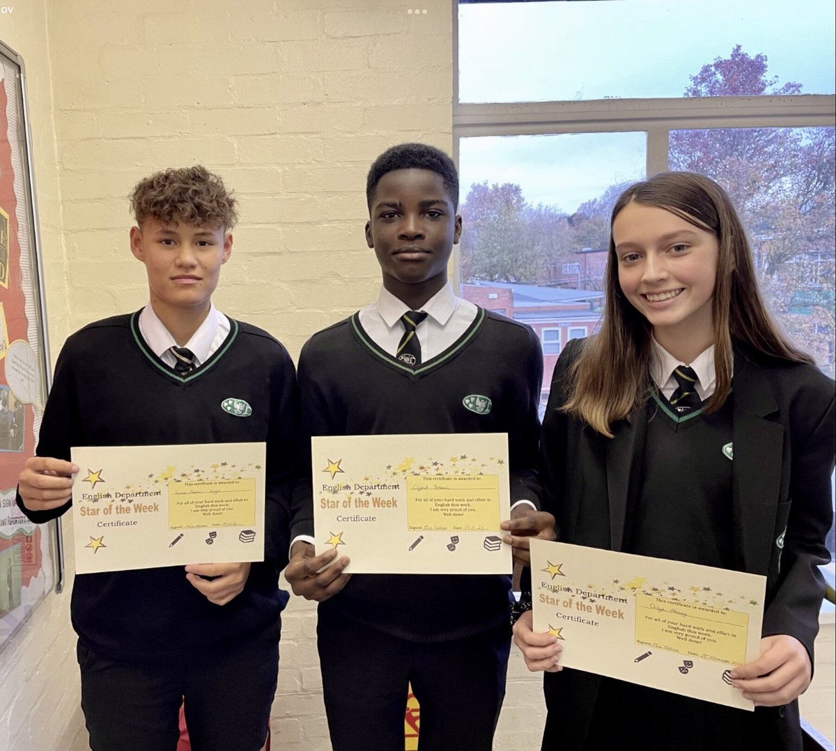 newmancoventry's tweet photo. Rounding up our favourite day of the week is the English Department and we’re so proud of each of the Stars of the Week. Certificates were handed out today and we’re happy that you’re so happy. A huge well done all - you really are made for greatness! 📚👏🏻💚 #praisefriday https://t.co/adLvIE46Fr