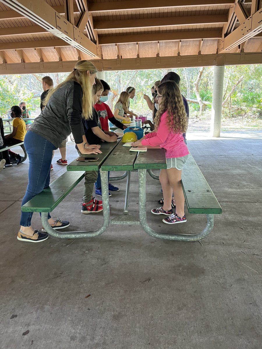 SeniorErin's tweet photo. Making circuits at the park with fifth grade! @Pasco_eSchool https://t.co/VXY9sY623w