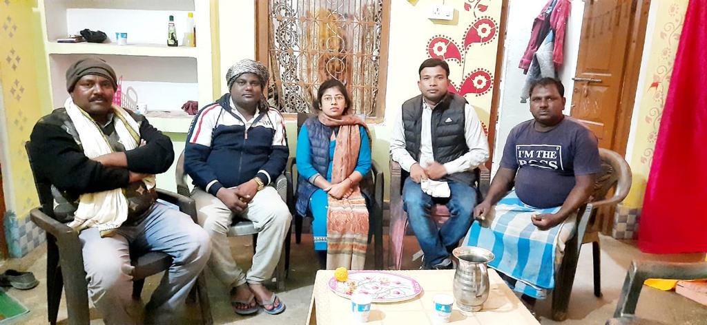 आज जनपद गाजीपुर में ग्राम सभा कलवरा में मा.अरिवन्द भूषण जी ग्राम प्रधान मां.मनोज चौहान जी से शिष्टाचार मुलाकात हुई साथ मेरे जीवन साथी श्रद्धेय रामदेव जी (प्रवक्ता) भी रहें।
जय भीम जय भारत जय बीएसपी
<a href="/Mayawati/">Mayawati</a> <a href="/satishmisrabsp/">Satish Chandra Misra</a> <a href="/AnandAkash_BSP/">Akash Anand</a>