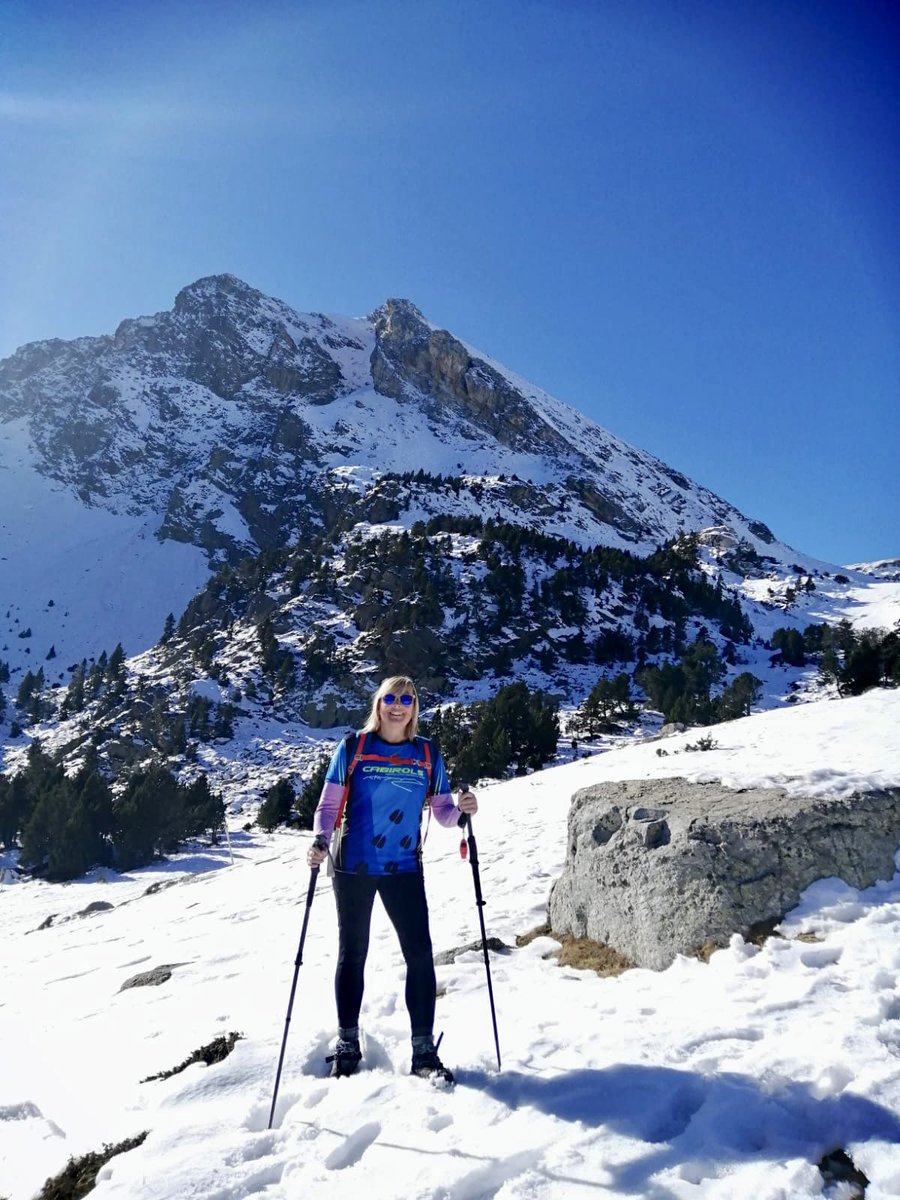 CabirolsRoses's tweet photo. Mica en mica va arribant la neu, esteu preparades per la temporada d’hivern?
Nosaltres si, d’aquí no res sortida amb raquetes
💃❄️☃️
#CabirolsRoses #ElsCabirolsMolen #OrgullDeClubCabirols #ExcursionismeCatala https://t.co/fP3EwkUvJT