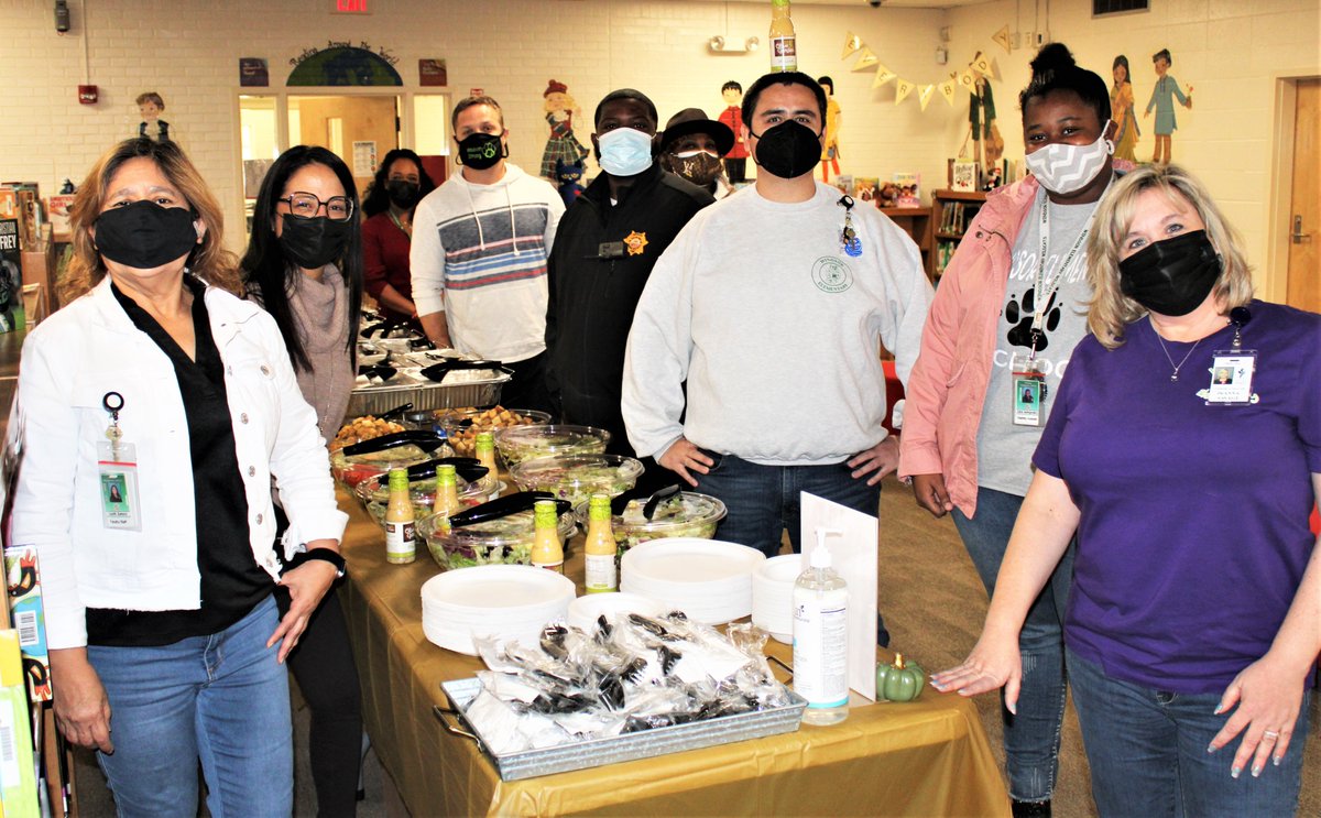 WindsorElem's tweet photo. WE ended #AmericanEducationWeek with a catered Olive Garden lunch. WE are really feeling APPRECIATED! Thank you to everyone who showed your support for EVERYONE in education! #Richlandtwo https://t.co/CQaBJItD8N